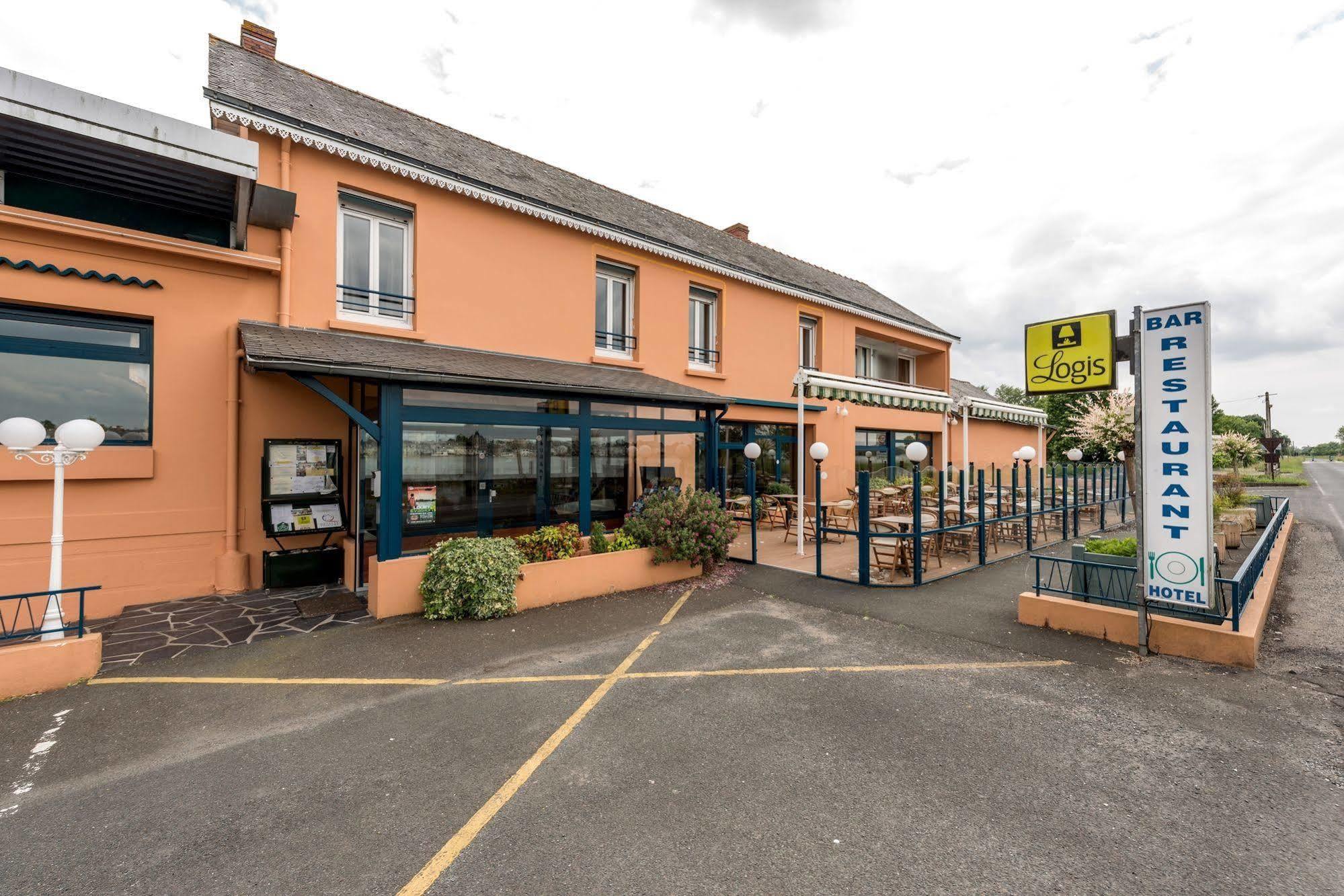 Hotel Logis Au Poisson D'Argent Le Mesnil-en-Vallée Exterior foto