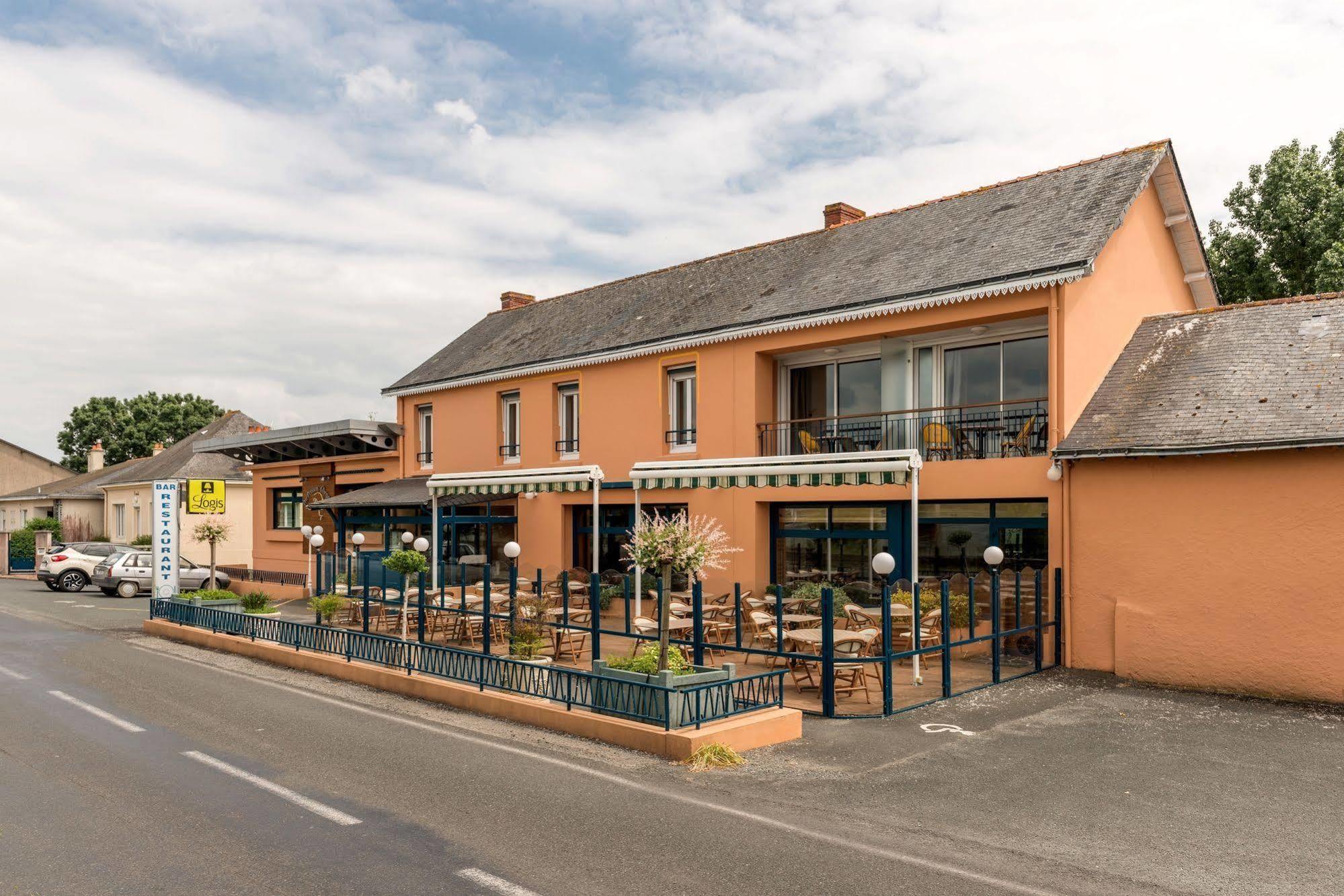 Hotel Logis Au Poisson D'Argent Le Mesnil-en-Vallée Exterior foto