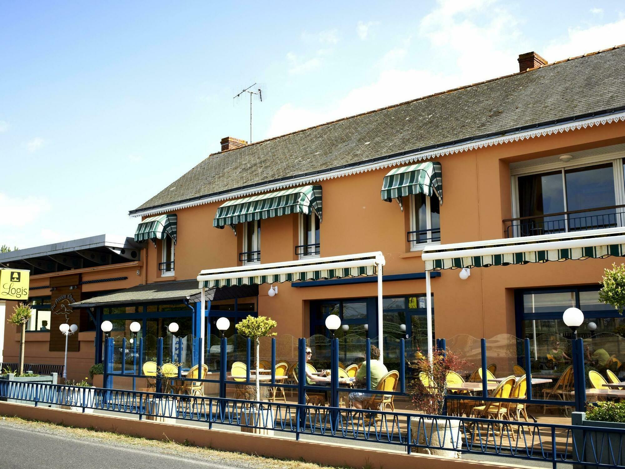 Hotel Logis Au Poisson D'Argent Le Mesnil-en-Vallée Exterior foto